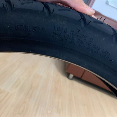 Experimente o desempenho máximo com pneus e carcaças de motocicletas de tamanho 90/90-18