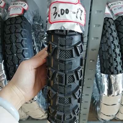 Experimente um desempenho superior com o nosso pneu e tubo de motocicleta de design profundo