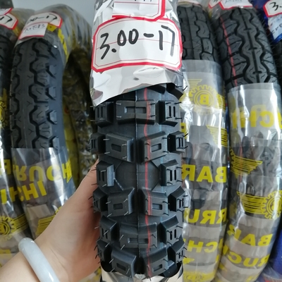 Experimente um desempenho superior com o nosso pneu e tubo de motocicleta de design profundo