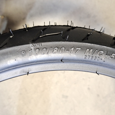 Caixa de pneu sem tubo de aço natural de nylon para motocicleta 100/80-17 6PR