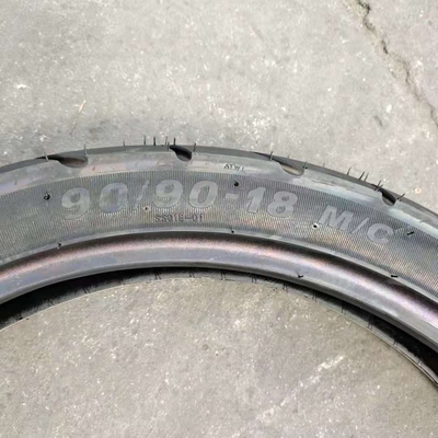 Pneus de motocicleta com 35% a 55% de borracha