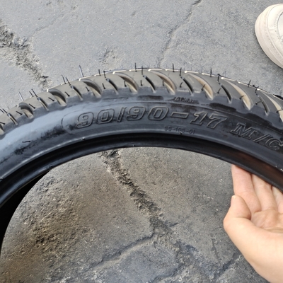 Negro 90/90-17 Ply Rating 6PR/8PR Pneus traseiros de motocicletas para peças de reposição de motocicletas