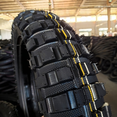 Especificações completas 4.60-17 Pneus de motocicleta com borracha natural de cima