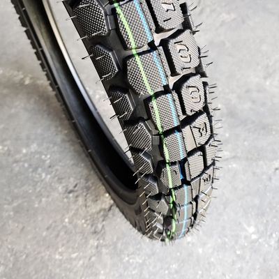 3.00-18 Pneus de motocicleta de borracha natural para o porto de carga de Qingdao