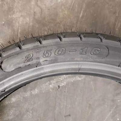 OEM aceito Pneus/pneus de borracha natural para motocicletas e tubo interno 2.50-16 para desempenho
