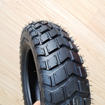 Teor superior de borracha de 35% a 55% 120/90-10 Pneus de motocicleta para venda no porto de Qingdao
