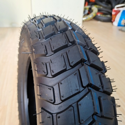 Teor superior de borracha de 35% a 55% 120/90-10 Pneus de motocicleta para venda no porto de Qingdao