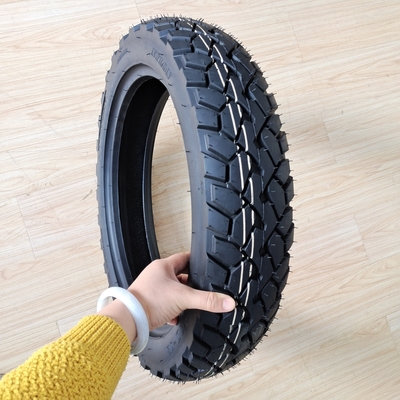 Teor de borracha de 35% a 55% Pneumático espessado de pneu de motocicleta 110/90-16 para desempenho
