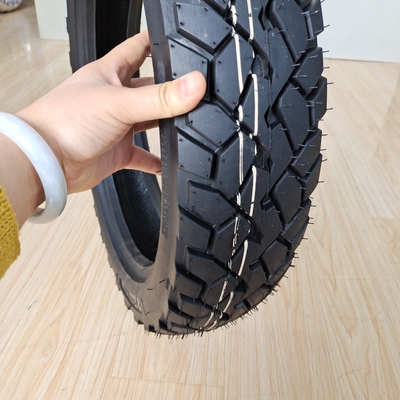 Teor de borracha de 35% a 55% Pneumático espessado de pneu de motocicleta 110/90-16 para desempenho