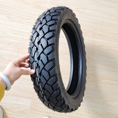 Teor de borracha de 35% a 55% Pneumático espessado de pneu de motocicleta 110/90-16 para desempenho