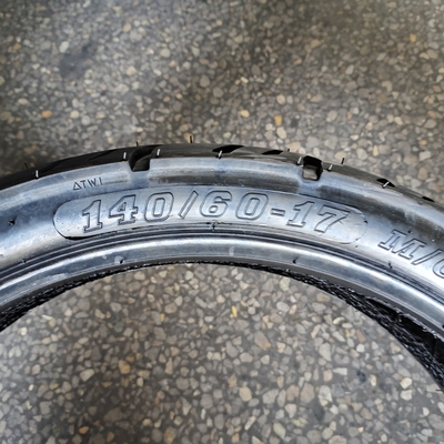 140/60-17 D Pneus para motocicletas fabricados em borracha natural e com classificação Ply 6pr/8pr