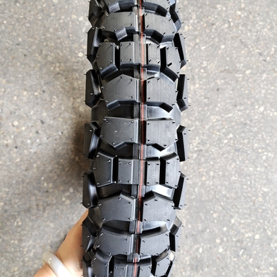 120/90-18 Pneus de motocicleta de alta resistência com borracha natural e aceitável para OEM