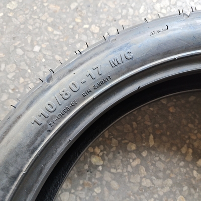 Super 110/80-17 Pneus de motocicleta com 35% a 55% de teor de borracha e carcaça resistente