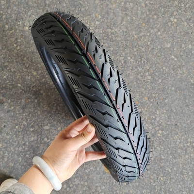 100/80-14 Pneus de motocicleta com 35% a 55% de teor de borracha e carcaça de pneus