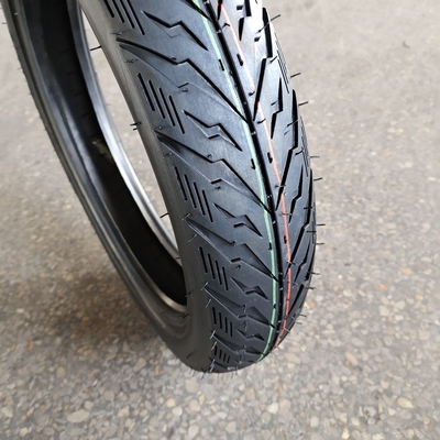 100/80-14 Pneus de motocicleta com 35% a 55% de teor de borracha e carcaça de pneus