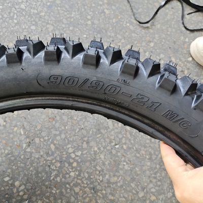 90/90-21 Pneus de motocicleta com classificação 6PR/8PR Ply e cor preta no mercado
