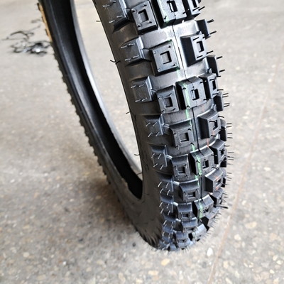 Fornecer Pneus de Motocicletas 3.00-17 com Materiais Pré-fabricados de aço de Nylon