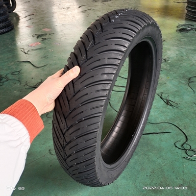 140/70-17 8 Ply Rate Pneus de motocicleta preto 18 polegadas Feito para carregamento Porto Qingdao