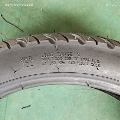 140/70-17 8 Ply Rate Pneus de motocicleta preto 18 polegadas Feito para carregamento Porto Qingdao