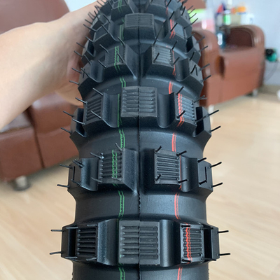 Ferramentas de fabricação do Porto de Qingdao 3.00-18 Pneus de motocicletas para aventuras e desafios off-road