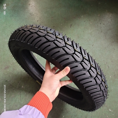 LIFO Motocicletas Rodas de motocicletas Pneus 100/90-17 para carregamento Porto Porto de Qingdao
