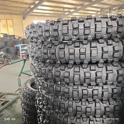 LIFO Motocicletas Rodas de motocicletas Pneus 100/90-17 para carregamento Porto Porto de Qingdao