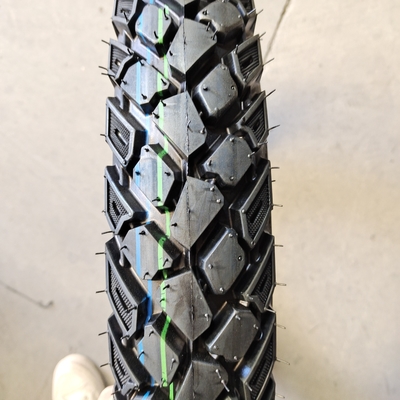 Pneus de motocicleta de 17&quot; 18&quot; 19&quot; 21&quot; com borracha natural fabricados no porto de carregamento Qingdao