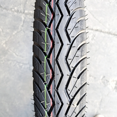 Pneus de motocicleta de borracha natural 2.75-16 2.75-17 2.75-18 2.50-17 9090-18 com matéria-prima