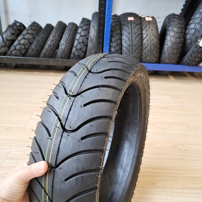 Pneus de motocicletas 4.00-8 Capacidade de produção 5000 pcs por dia Harley Davidson Scooters