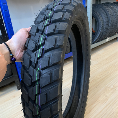 Capacidade de produção 5000 peças/dia Pneus 110/90-17 para motocicletas com 35%-55% de teor de borracha
