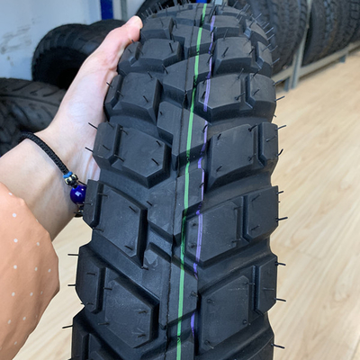 Capacidade de produção 5000 peças/dia Pneus 110/90-17 para motocicletas com 35%-55% de teor de borracha