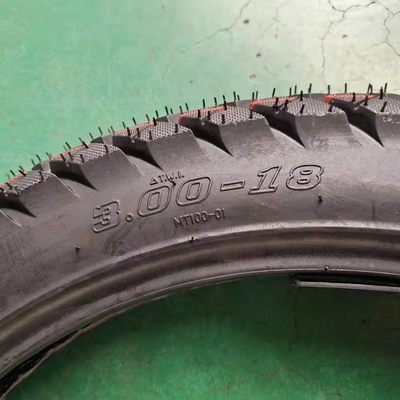 Trocador direto de pneus de moto 3.00-18 com 20000 KM Vida útil e tempo de trabalho Dentro de 25 dias