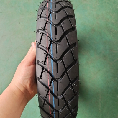 Porto de carregamento Qingdao Chinês 90/90-12 Pneus pesados de motocicleta sem tubo com carcaça de pneus