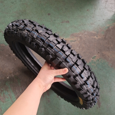 Pneus de motocicleta sem tubo preto 4.10-18 8PR com 35%-55% de teor de borracha em Qingdao