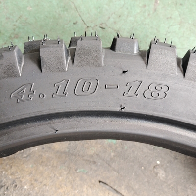 Pneus de motocicleta sem tubo preto 4.10-18 8PR com 35%-55% de teor de borracha em Qingdao