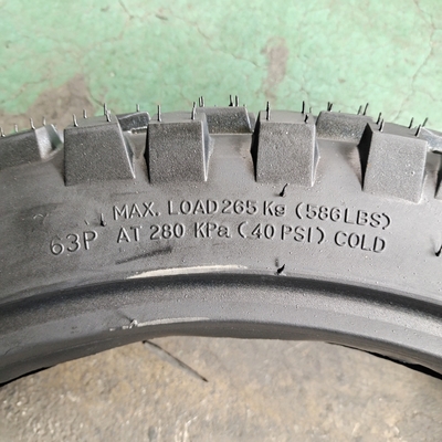 Pneus de motocicleta sem tubo preto 4.10-18 8PR com 35%-55% de teor de borracha em Qingdao