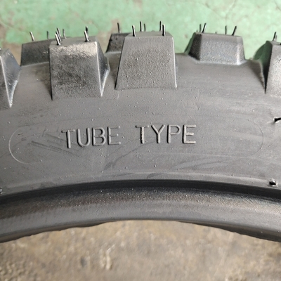 Pneus de motocicleta sem tubo preto 4.10-18 8PR com 35%-55% de teor de borracha em Qingdao