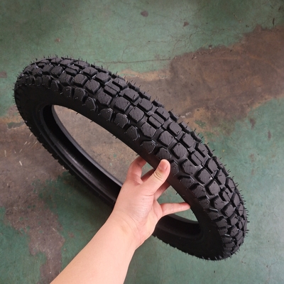 35%-55% de teor de borracha pneu de motocicleta de borracha natural 3.00-18 pneus sem tubos no melhor
