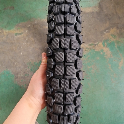 35%-55% de teor de borracha pneu de motocicleta de borracha natural 3.00-18 pneus sem tubos no melhor
