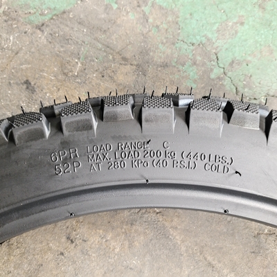 35%-55% de teor de borracha pneu de motocicleta de borracha natural 3.00-18 pneus sem tubos no melhor
