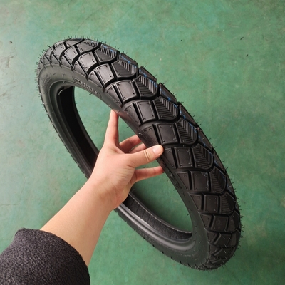 Pneus sem tubo para motocicletas 3.00-18 35%-55% Teor de borracha 6pr/8pr Ply Rating