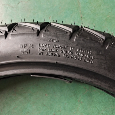 Pneus sem tubo para motocicletas 3.00-18 35%-55% Teor de borracha 6pr/8pr Ply Rating