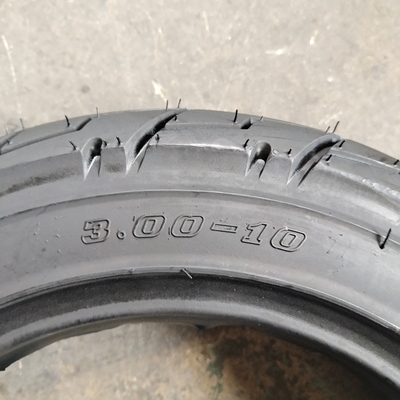 Pneus sem tubo para motocicletas 3.50-10 3.00-10 com matéria-prima de aço de nylon de borracha natural