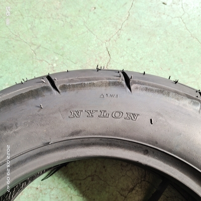 Pneus de motocicleta de 10 polegadas 110/90-10 6 Ply Rate com borracha preta e 35%-55% de conteúdo de borracha