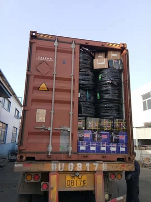 Caixa de pneus de carga do porto de Qingdao para pneus de motocicleta IRC 60/100-17 70/100-17 Incluído