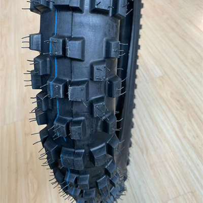 Ban Motor 80/100 21 Pneus de motocicleta com 35%-55% de conteúdo de borracha no Porto de Qingdao