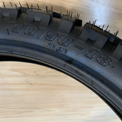 90/90/18 Pneus para motocicletas com resistência à tração de 10,5 Entrega dentro de 25 dias