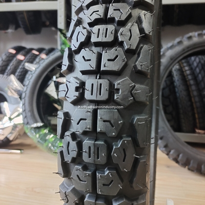 Carregamento no porto de Qingdao Rodas de motocicletas Pneus 90/90-18 com carcaça de pneus de longa duração