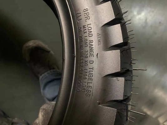 Capacidade de produção 5000pcs por dia 110/90 16 Pneus de motocicleta sem tubo com carcaça de pneus