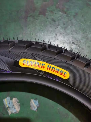 250x17 Pneus de motocicleta com 10,5 resistência à tração e design de padrão profundo